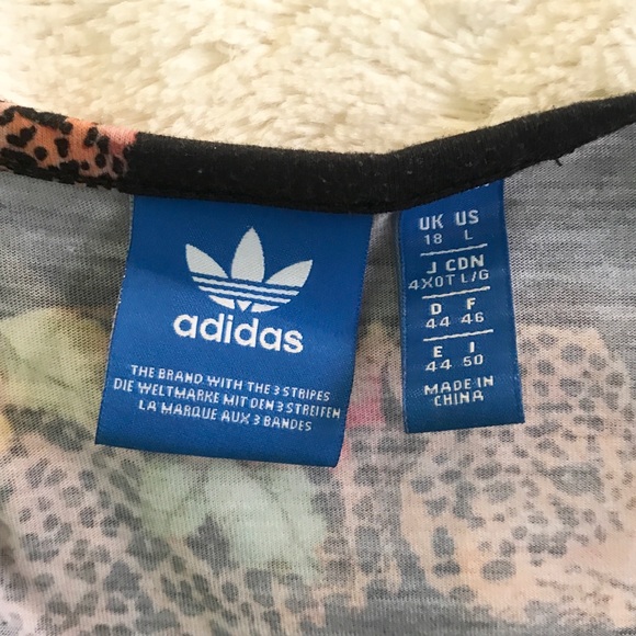 🔥🔥SUPER SALE🔥🔥PRICE FIRM✅ 👑Adidas Animal Print Oncanda Crop Top - Picture 4 of 10